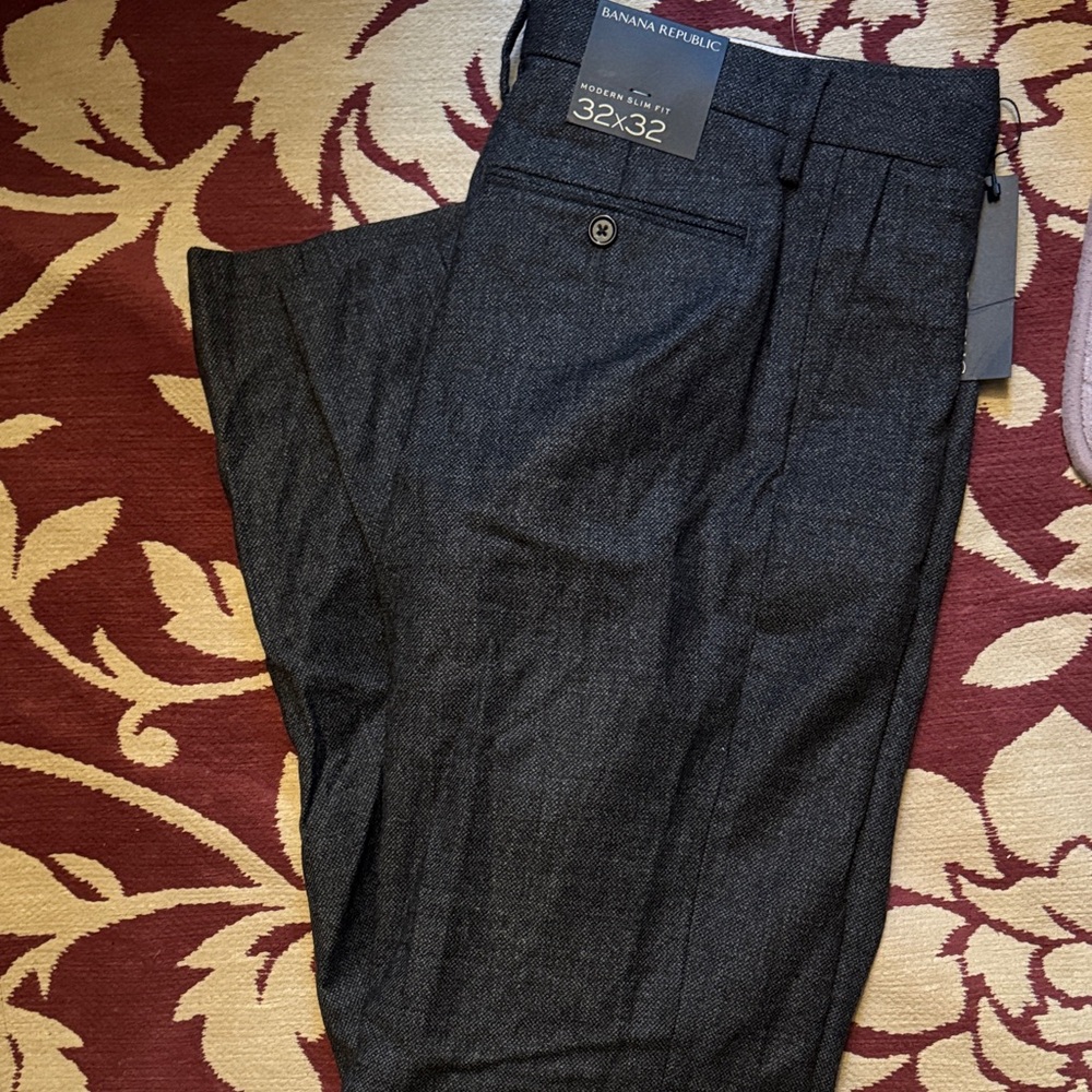 Banana Republic Men's Modern Slim Fit Dress Pants in Charcoal Heather